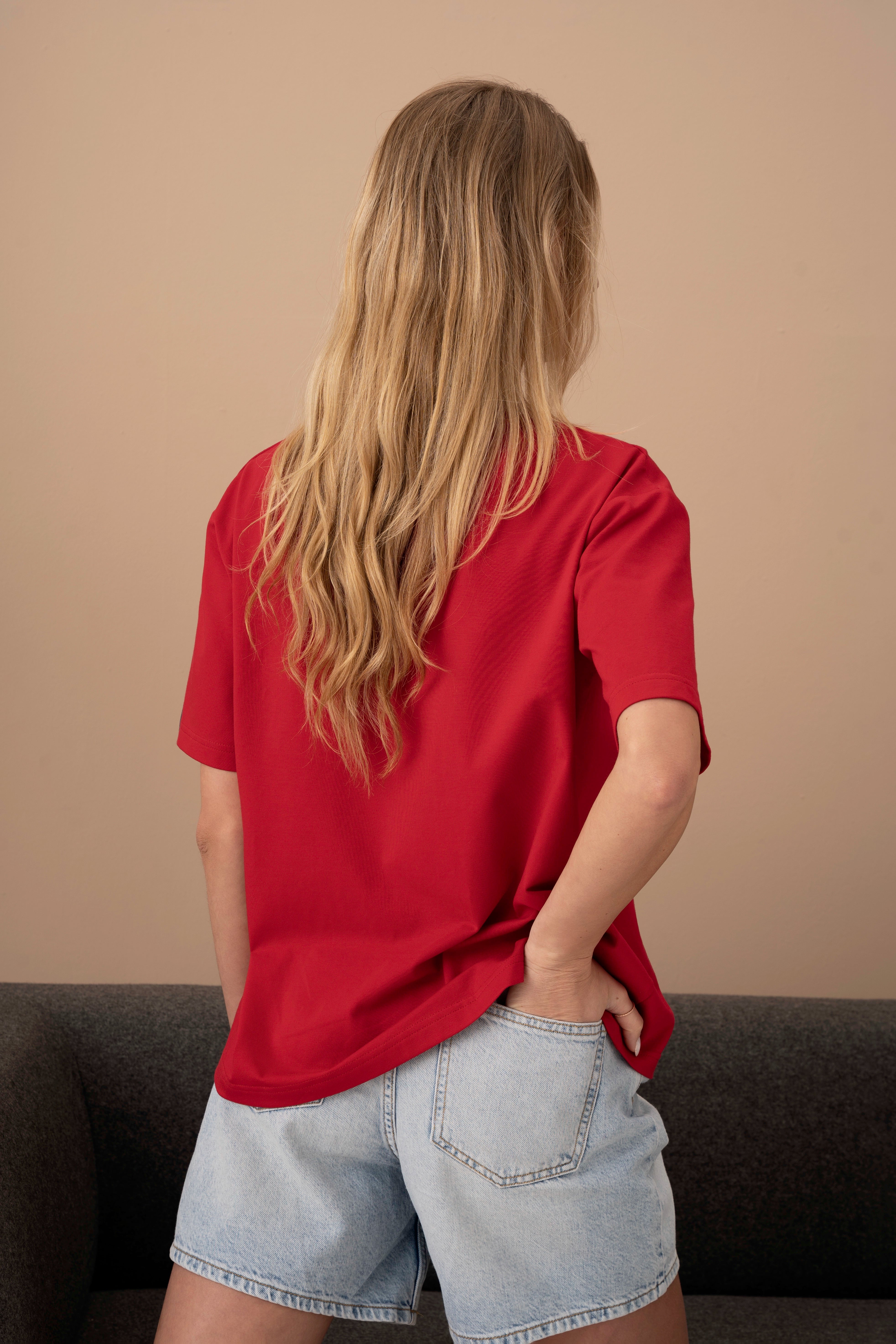 Red oversized T-shirt (no chest logo) CMF560