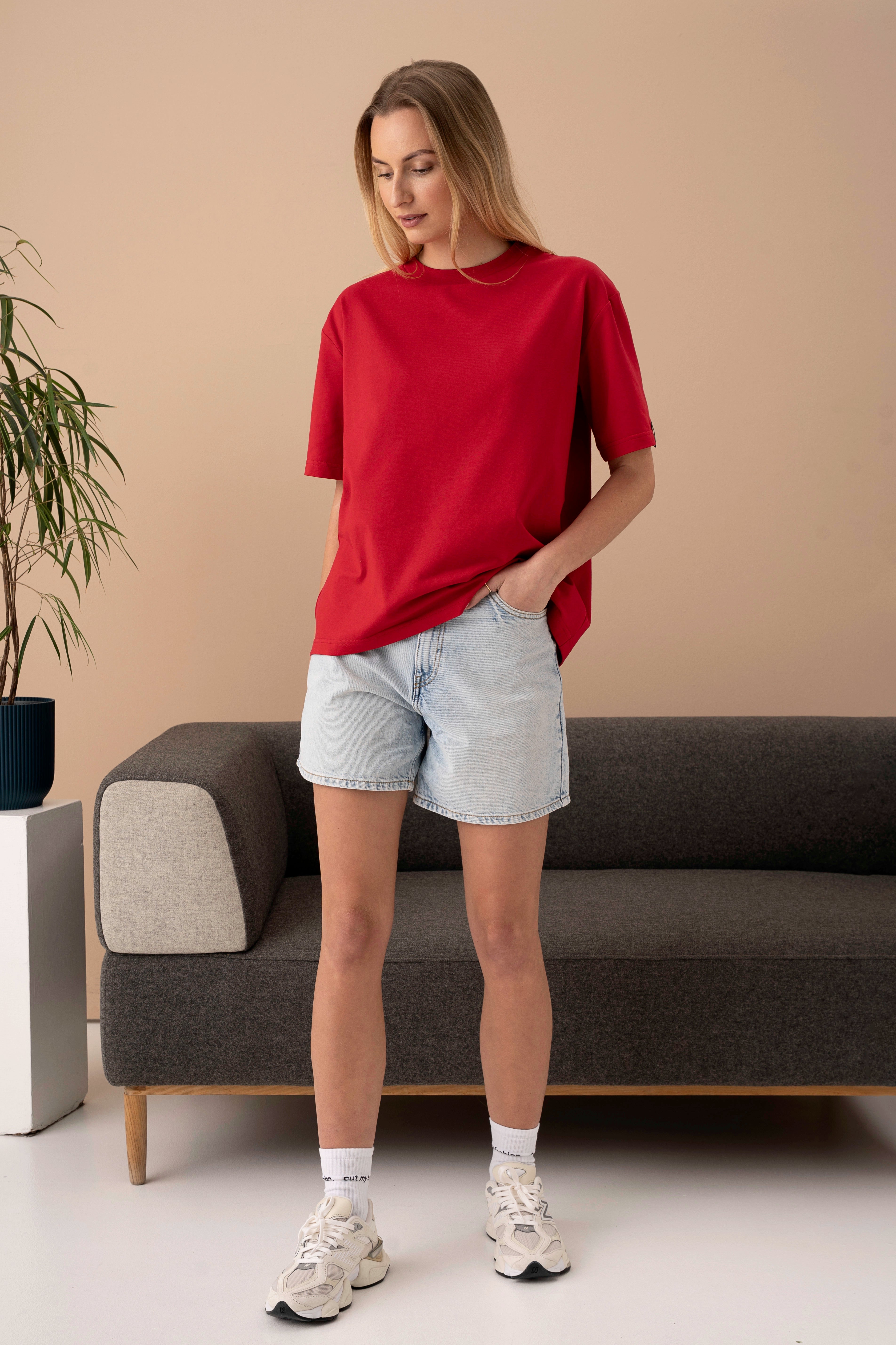 Red oversized t-shirt without logo CMF560