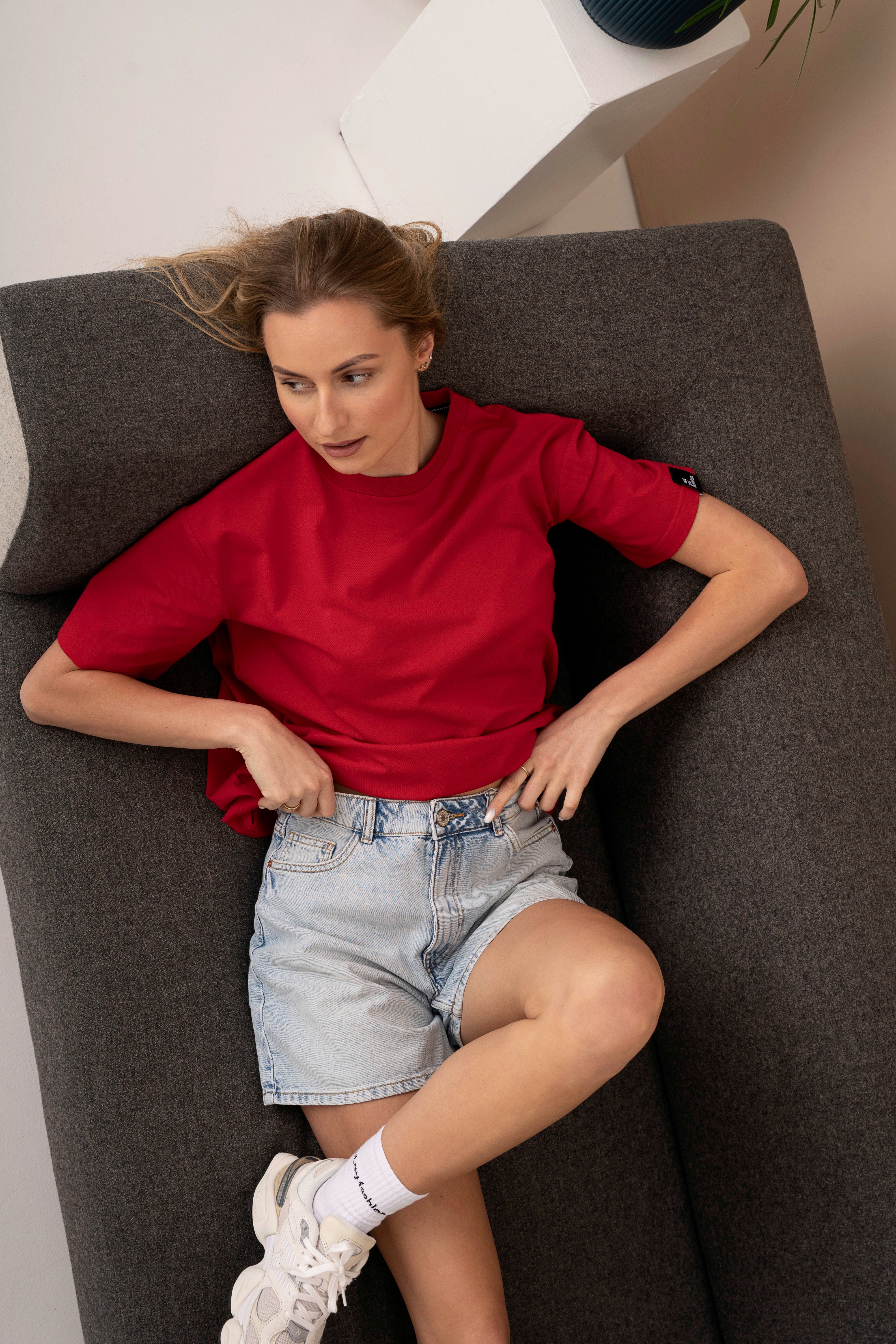 Red oversized t-shirt without logo CMF560