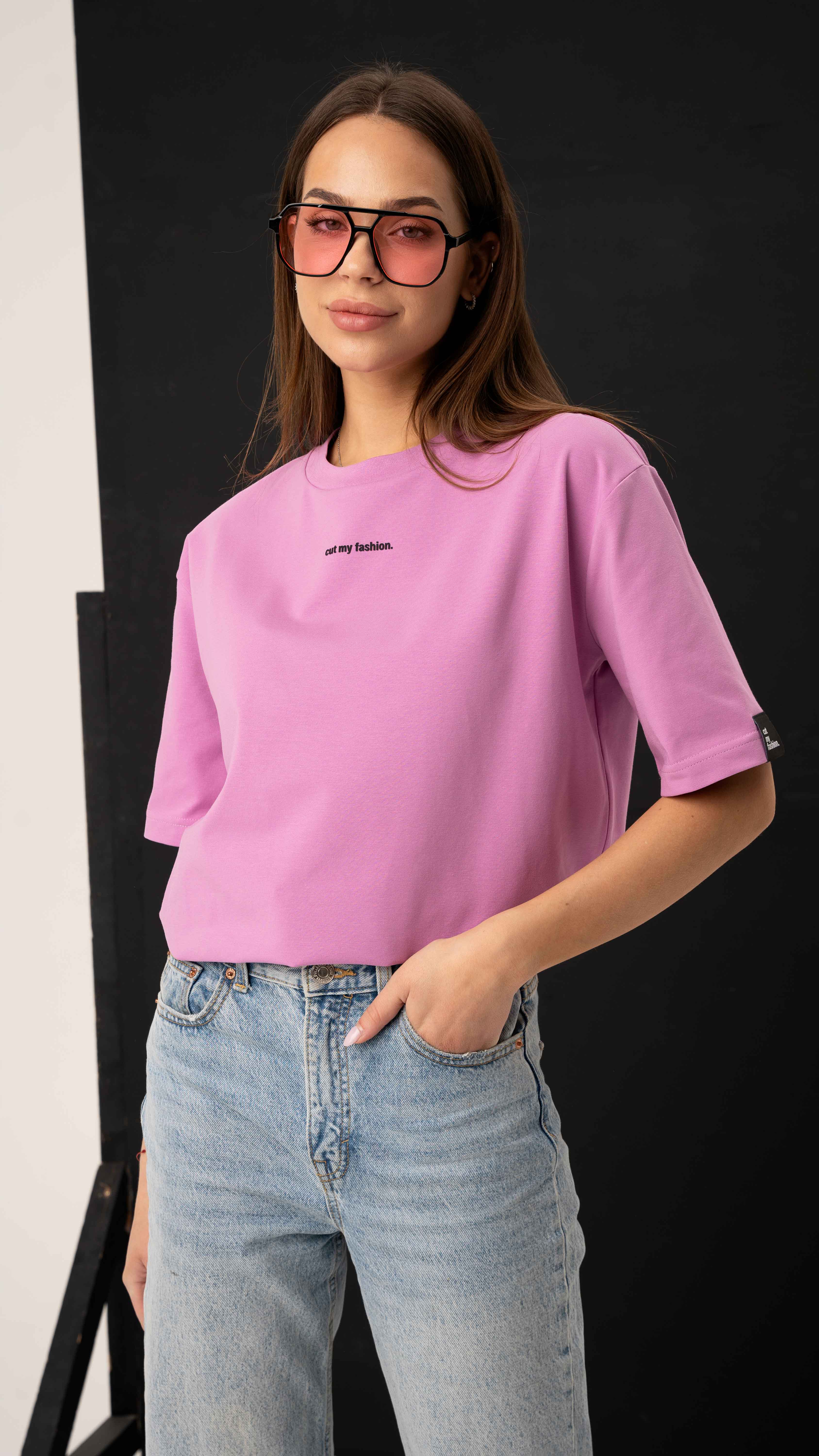 Laisvalaikio marškinėliai moterims vertinančioms kokybę ir universalumą. Sukurta ir pagaminta cutmyfashion