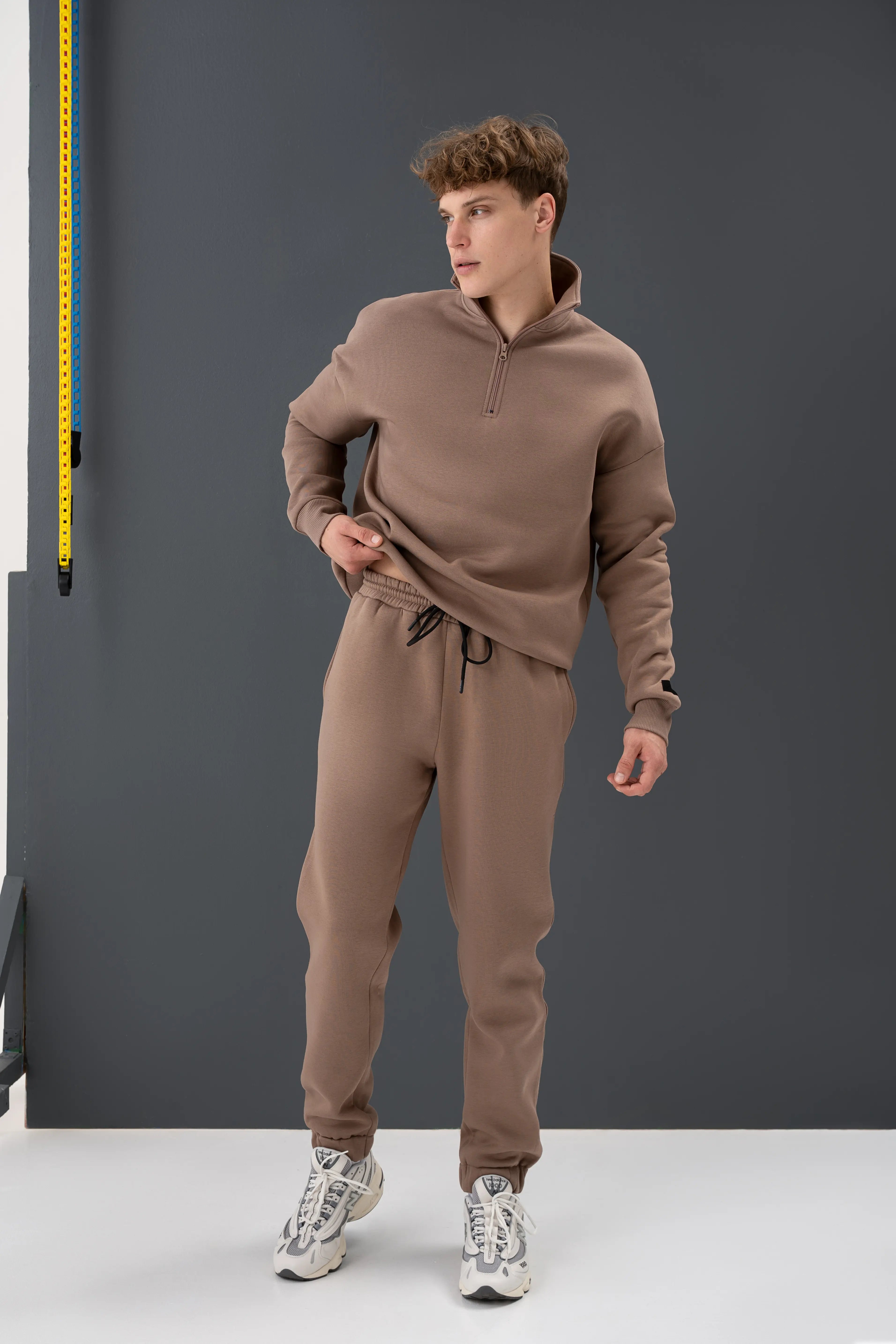 Patogus balintos kavos treningas vyrams, sukurtas cutmyfashion siuvykloje Lietuvoje, idealiai tinka rudens–žiemos sezonui.