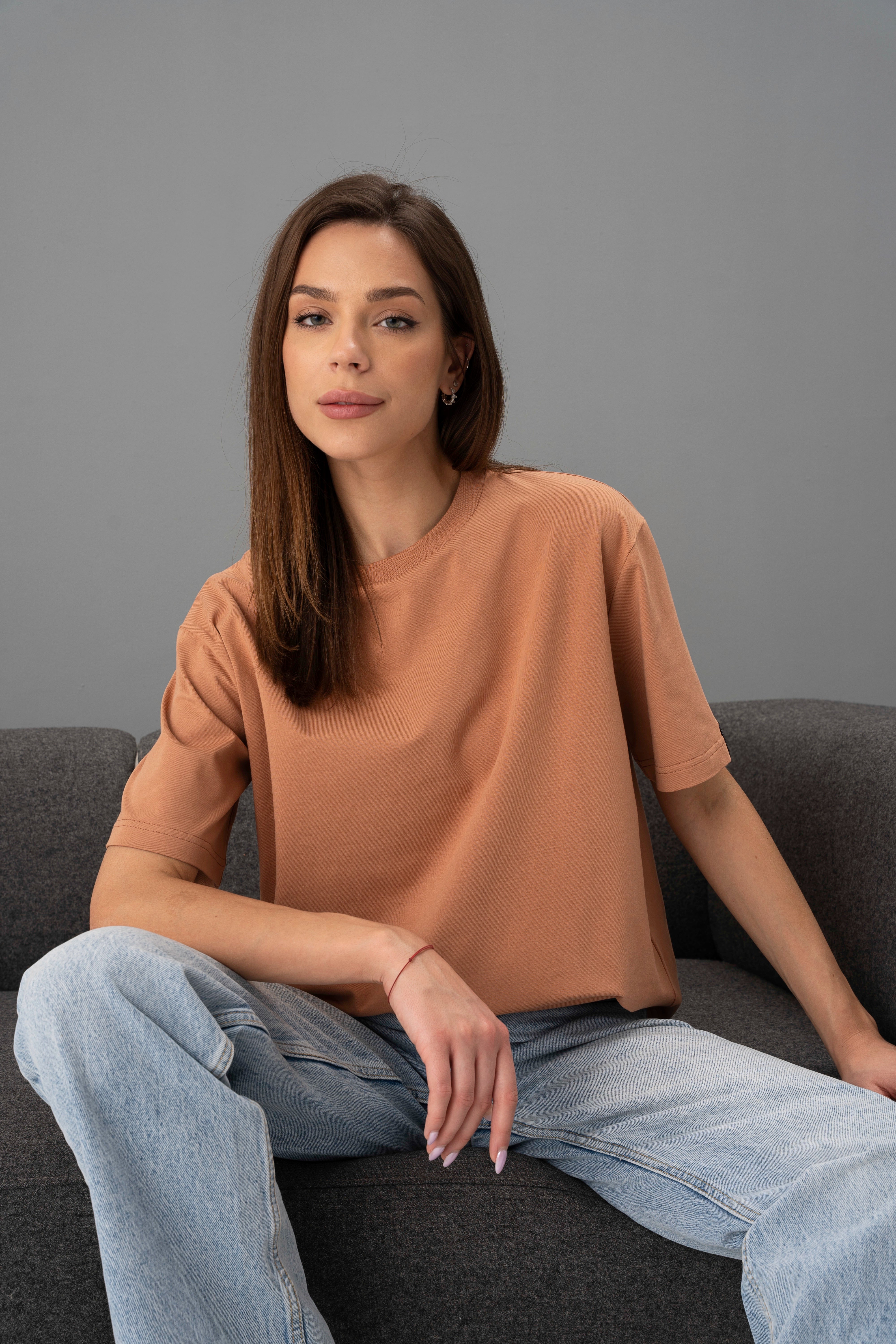 Mocha-mousse oversized t-shirt CMF562