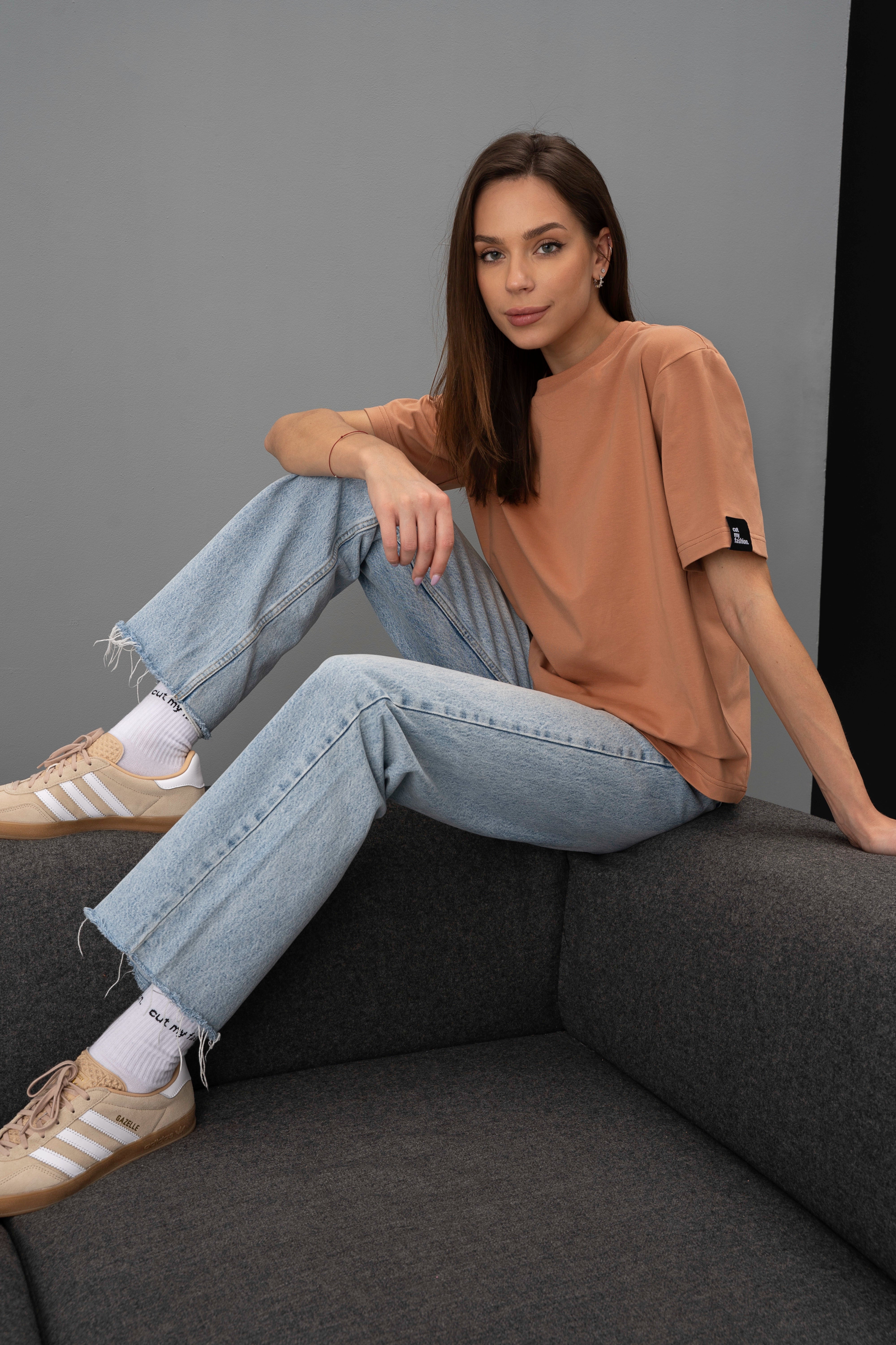 Mocha-mousse oversized t-shirt CMF562