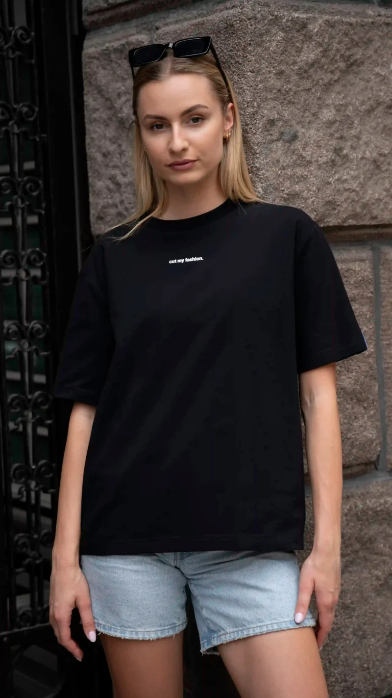 Juodi oversized moteriški marškinėliai CMF484